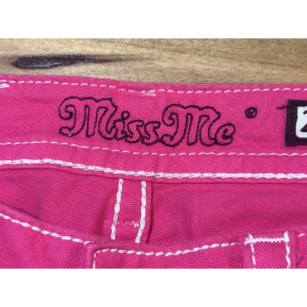 Vintage Miss Me Pink Capri Jeans Women 29 Wing Cross Embellished Y2K Cropped - Picture 10 of 11